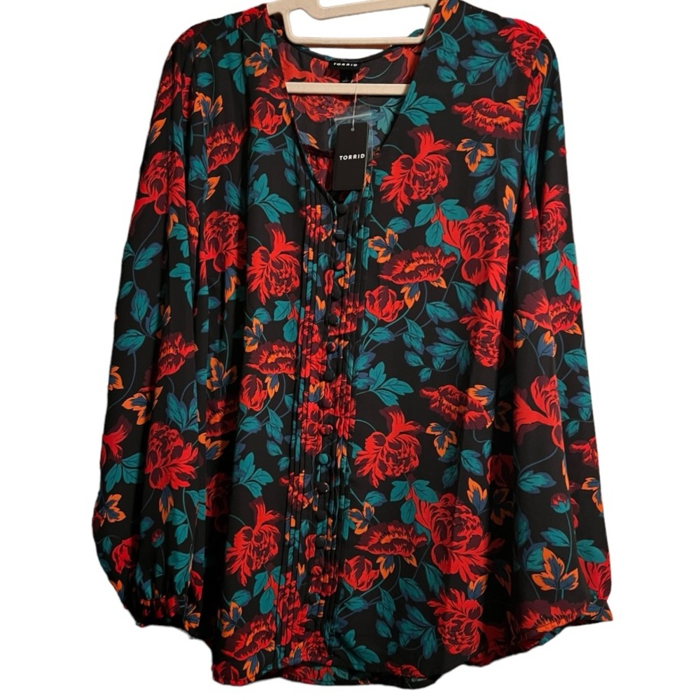 TORRID FLORAL blouse w/ V-neck LOTS of covered buttons, mini pleats front, Sz 2X - Picture 1 of 11